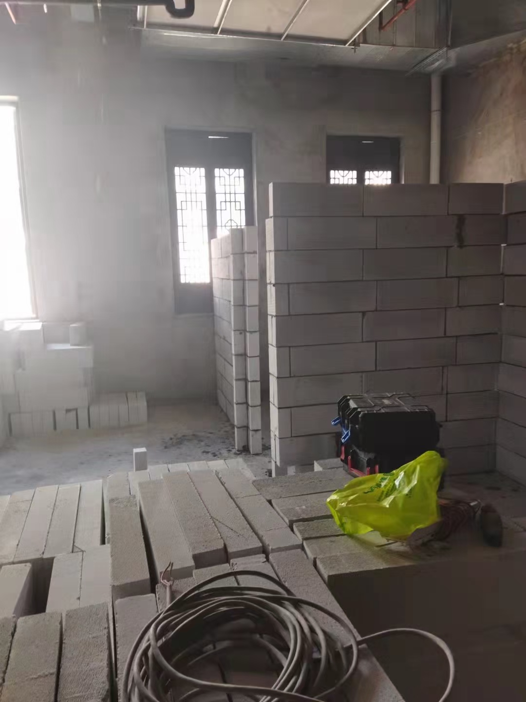轻质砖砌筑现场